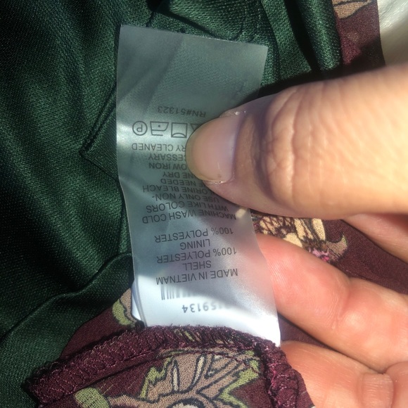 Vince Camuto Windsor Floral Asymmetrical Top - Picture 7 of 7